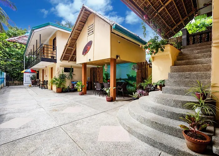 White Shamrock Beach Hotel