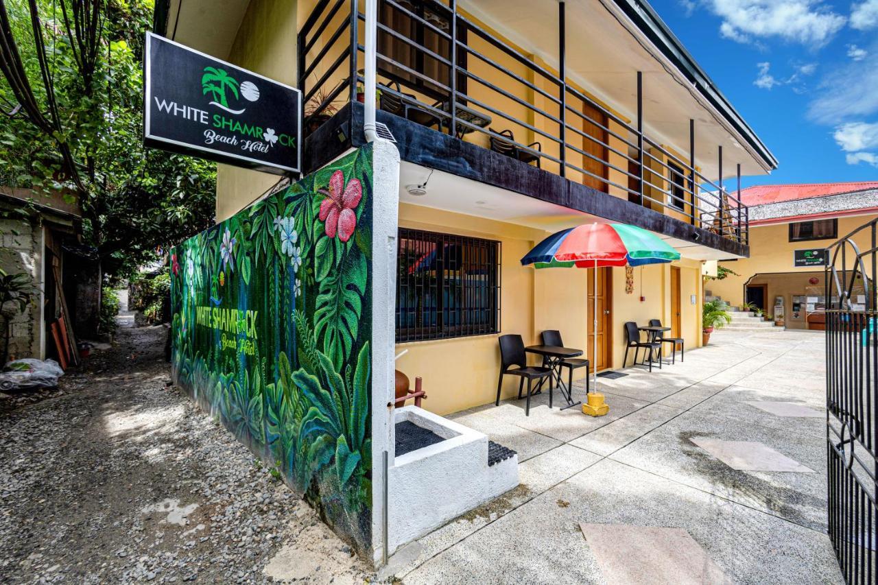 White Shamrock Hotel